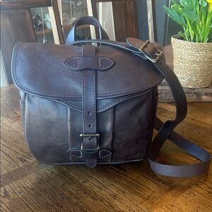 Filson women’s Leather Crossbody Bag - Dark Brown